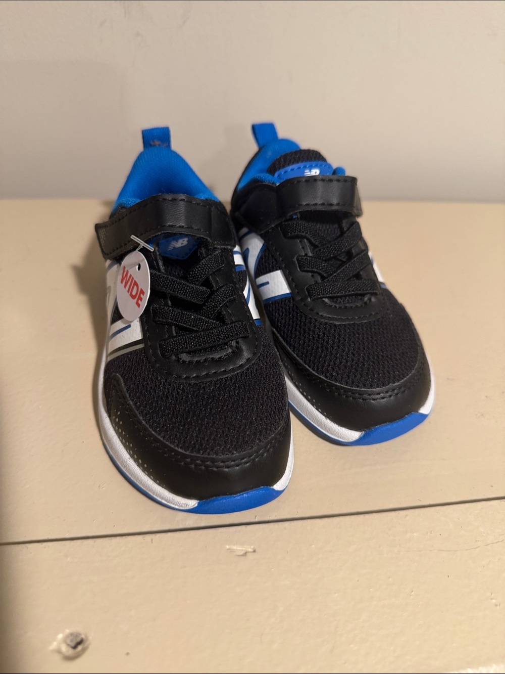 New Balance Kids Black and Blue Hook-and-Loop Sneakers